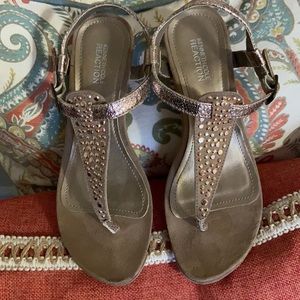 Kenneth Cole Reaction Gold Beaded Thong  Wedge Size 8 Medium